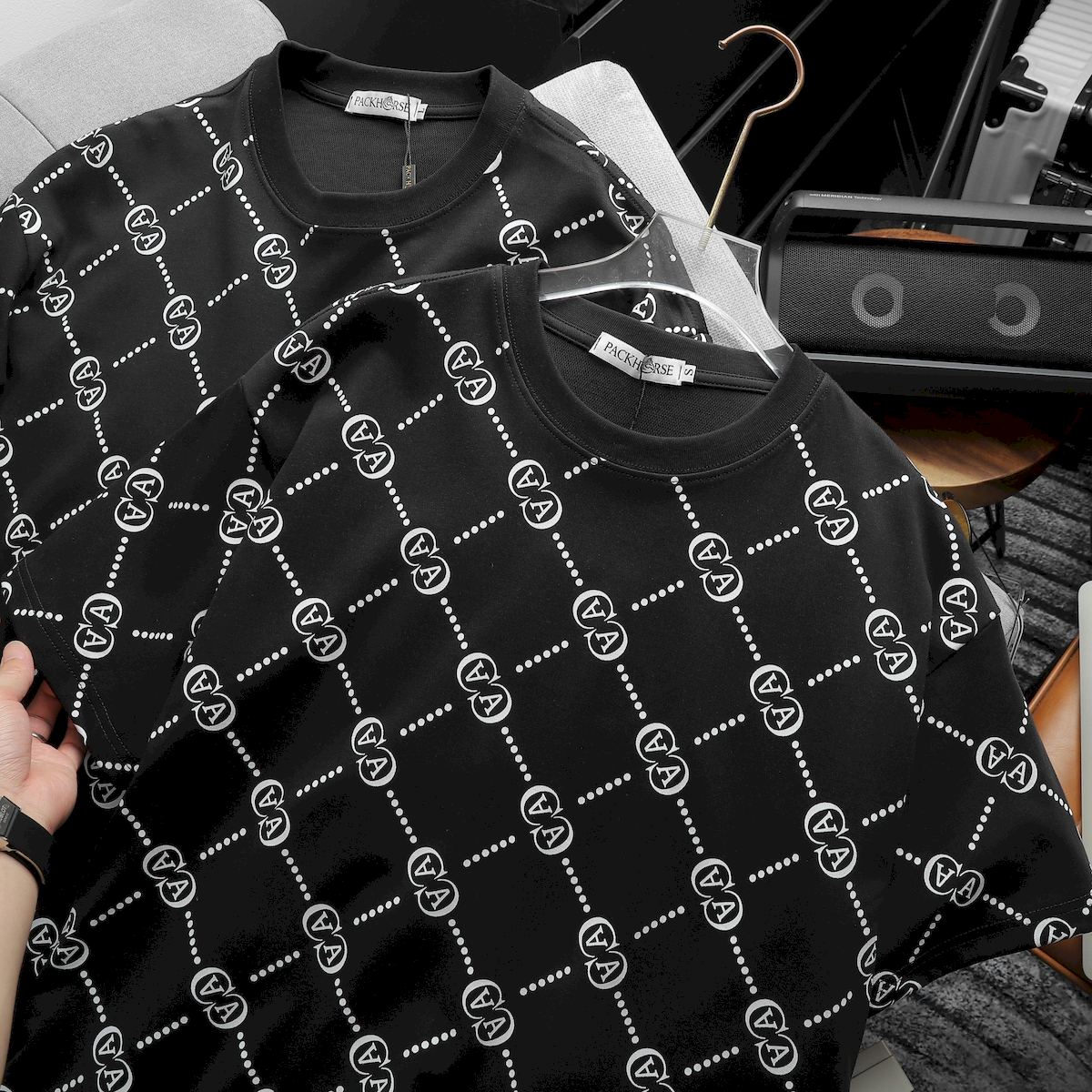 Áo Thun Cặp Nam Nữ Cổ Tròn Pack Horse In Chữ AA