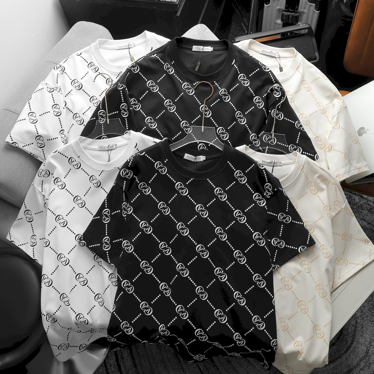 Áo Thun Cặp Nam Nữ Cổ Tròn Pack Horse In Chữ AA
