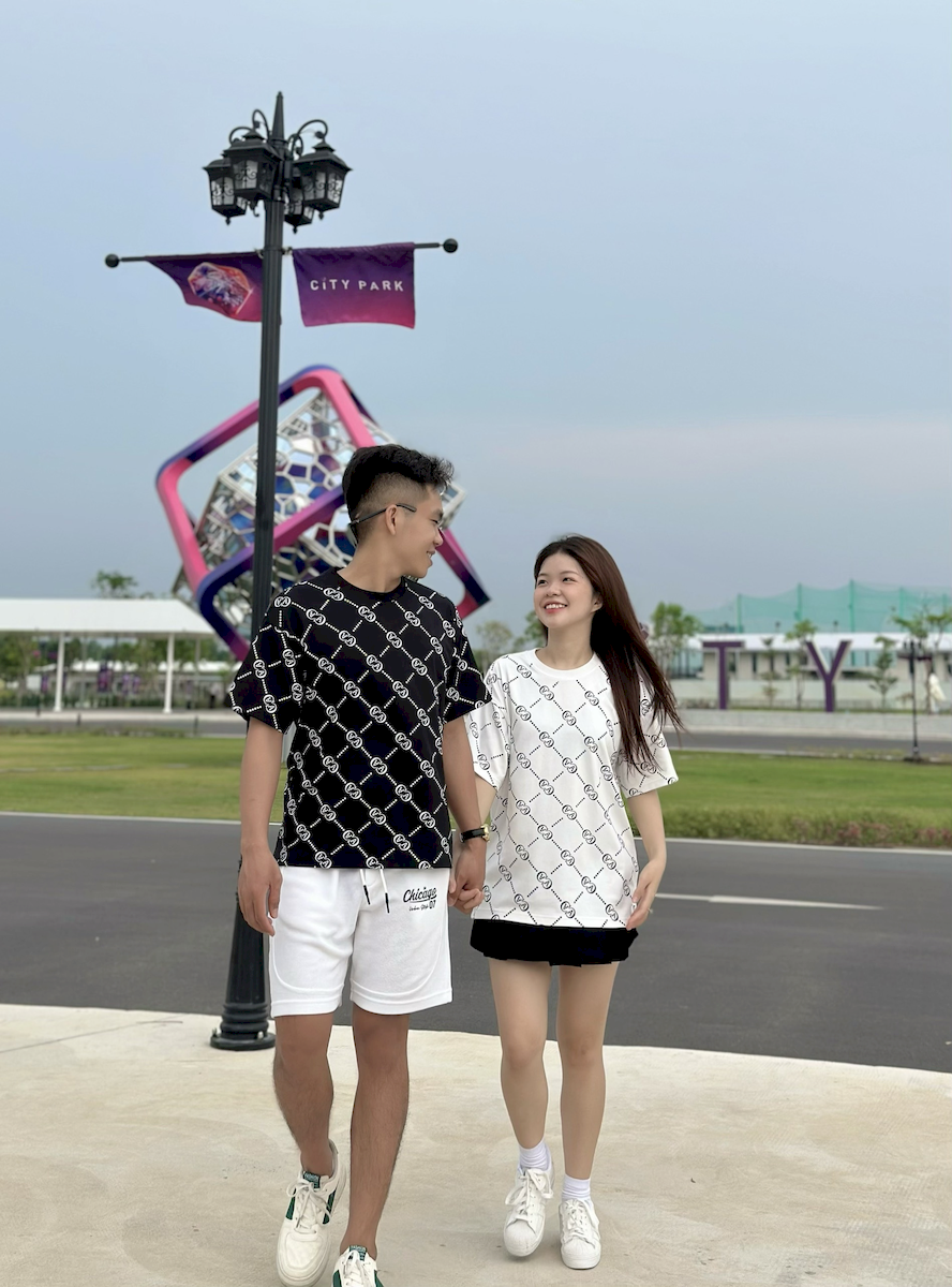 Áo Thun Cặp Nam Nữ Cổ Tròn Pack Horse In Chữ AA