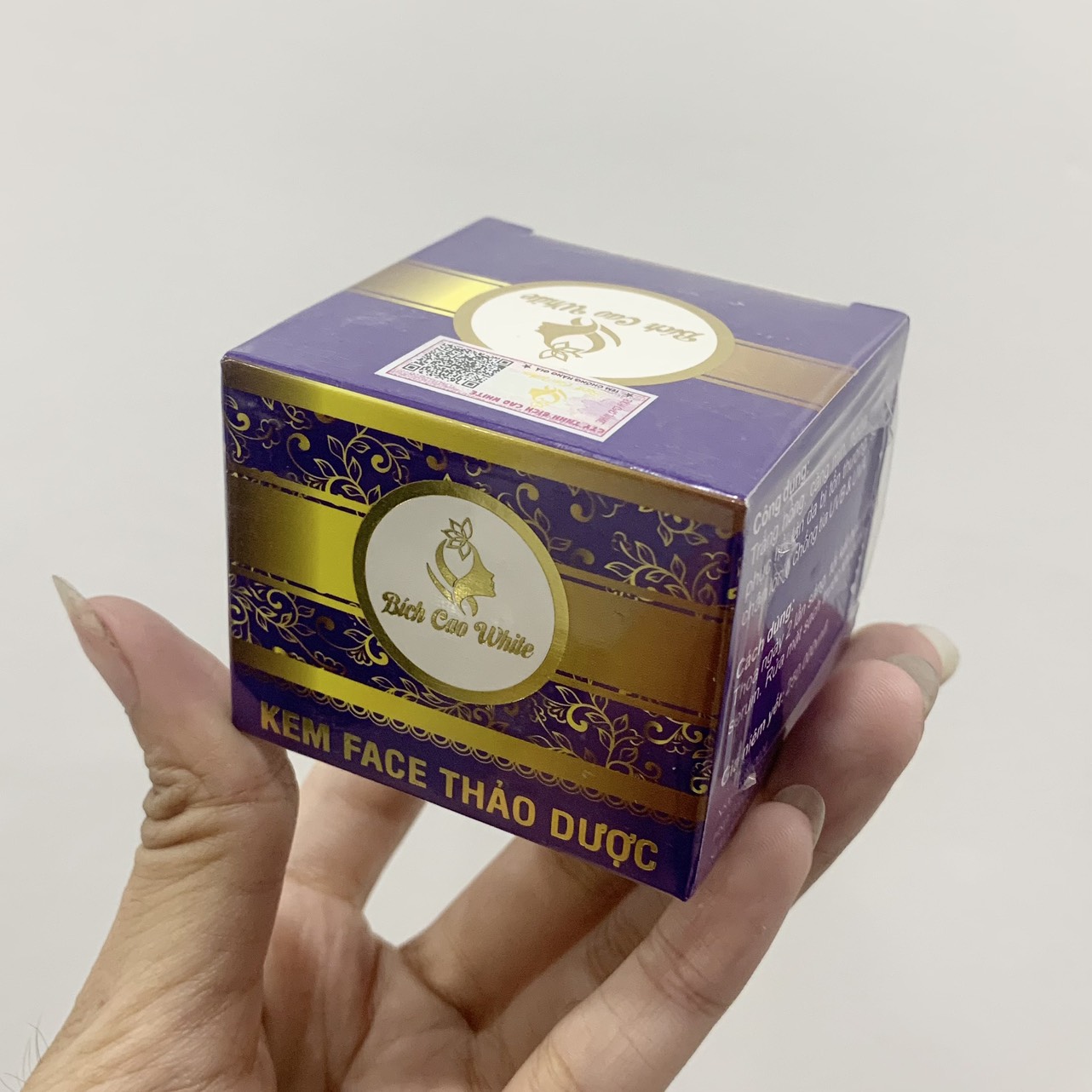 24442_z5496683177314-6c23b8a7f6000cbc5c4377b0e8e53a9e_20240601104004-1.jpg Kem Face Nám Thảo Dược Bích Cao White Hộp Màu Tím - 8936197120028