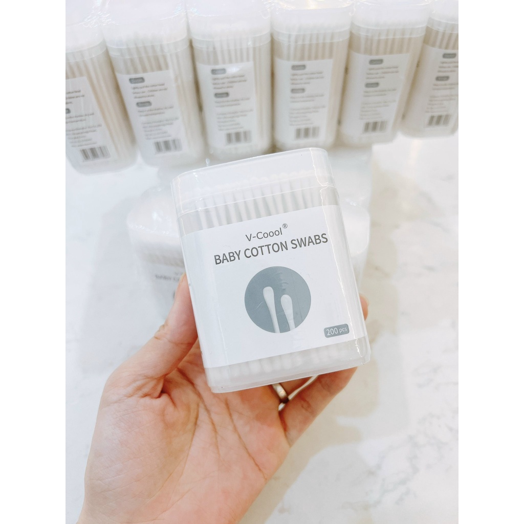 Hộp 200 Tăm Bông Ngoáy Tai - Tăm Bông Vcool 2 Đầu Tròn Và Dẹt Cho Bé 8x6x3.5cm Hộp 200 Tăm Bông Ngoáy Tai - Tăm Bông Vcool 2 Đầu Tròn Và Dẹt Cho Bé 8x6x3.5cm