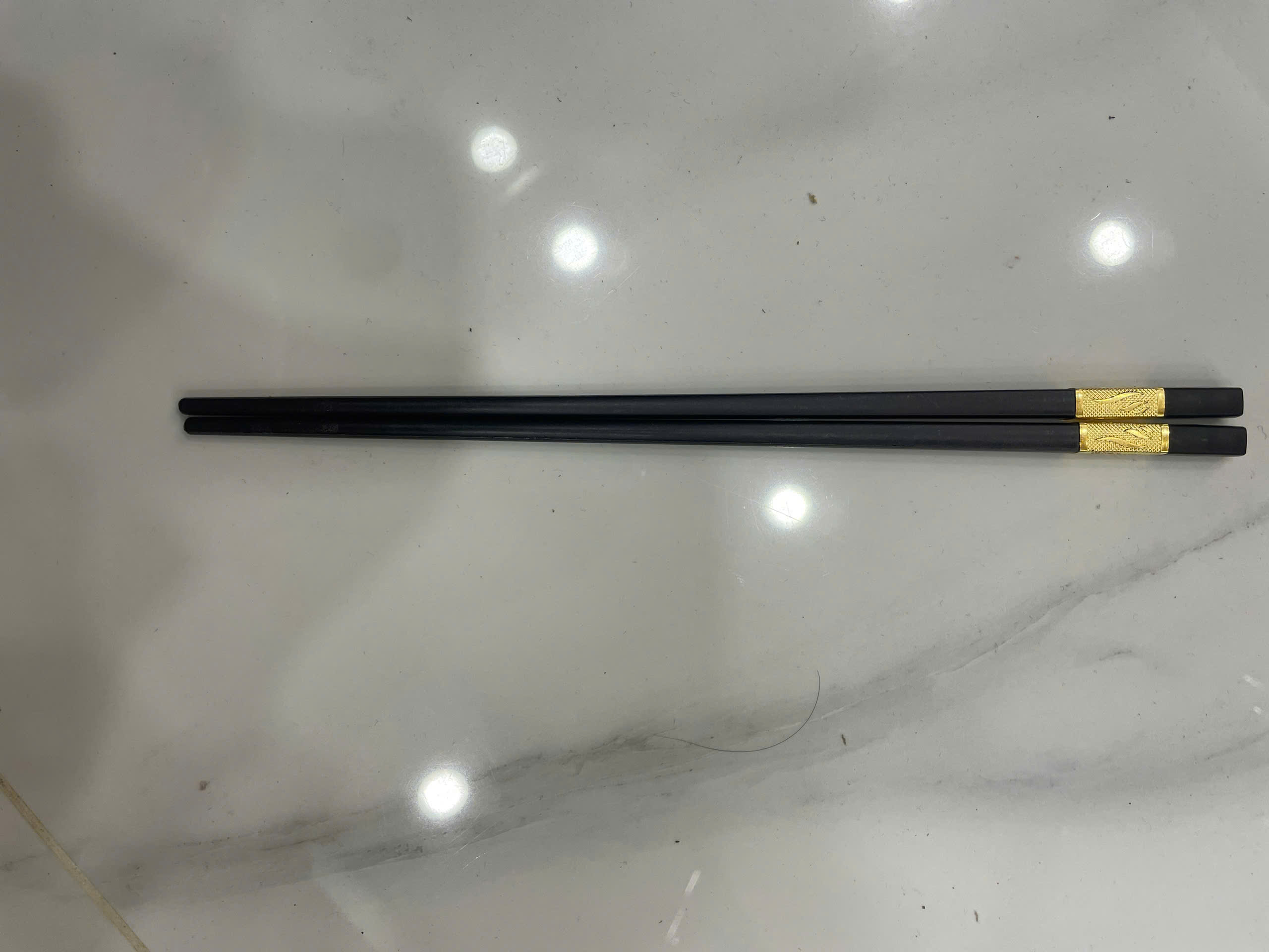 24968_z5768923569260-61599ceb88a2fabf9fb11ed37b384c21_20240826175641-4.jpg Bộ 10 Đôi Đũa Hợp Kim Mạ Vàng Cao Cấp 27x7.5cm - DHKMV01