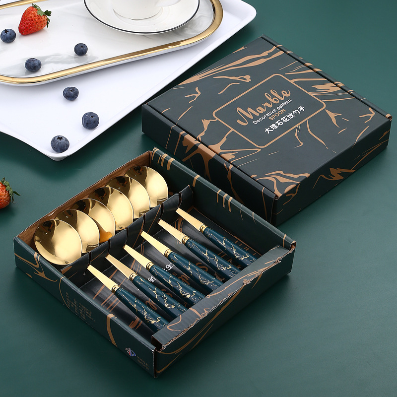 25039_o1cn01bbdvej1ueny8vte9s-2214105236006-0-cib_20240910122758-3.jpg Bộ 6 Muỗng Inox 304 Vân Đá Tráng Vàng Kèm Hộp 16x18cm - MIN03401