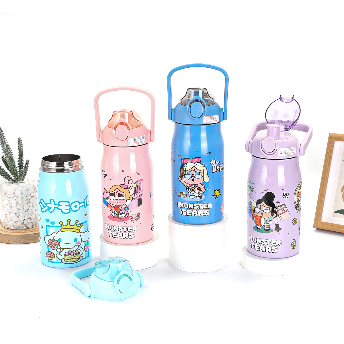 25292_o1cn01pxaa201memox7vyqn-2218174594923-0-cib_20240926150113-14.jpg Bình Giữ Nhiệt Inox Có Quai In Hoạt Hình 1000ml - BGNINCQHTDT