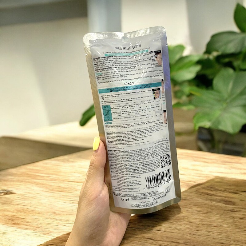 25393_kcn-matte-loreal-phu-photoroom-3_20241008103732-4.jpg Kem Chống Nắng Loreal Paris Kiềm Dầu Thoáng Mịn Da Matte & Fresh With Airlicium SPF50+ PA++++ 50ml - 8994993014705