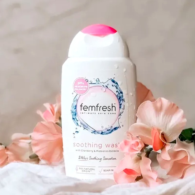 25536_645_20241029115651-2.jpg Dung Dịch Vệ Sinh Phụ Nữ Femfresh Soothing Wash Màu Hồng - Dành Cho Da Nhạy Cảm 250ml - 5010724525951