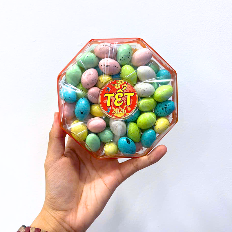 25632_khung-do-an-vat-tet-2026-11_20251101161222-3.png Hộp Kẹo Trứng Socola Bát Giác 300G Hộp Quà Tết 2026 - KTSHBG300