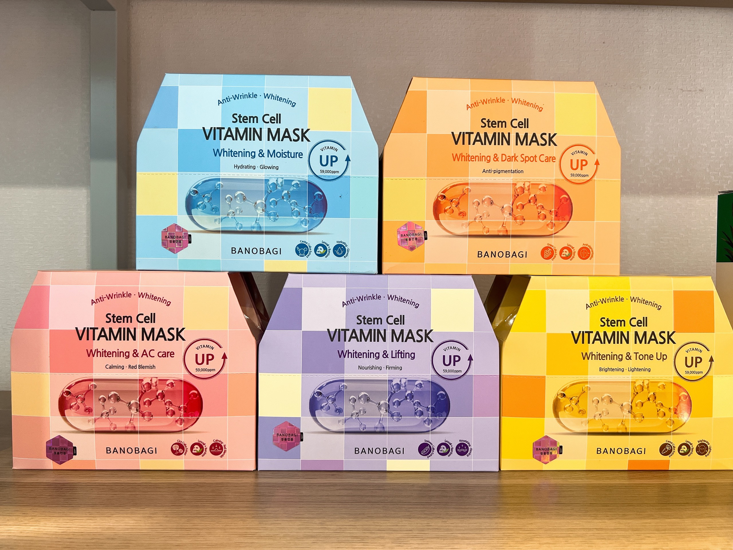 Mặt Nạ Banobagi Màu Xanh Ngọc Vitamin Mask Whitening & Aqua Hydrating Hộp 10 Miếng Mặt Nạ Banobagi Màu Xanh Ngọc Vitamin Mask Whitening & Aqua Hydrating Hộp 10 Miếng