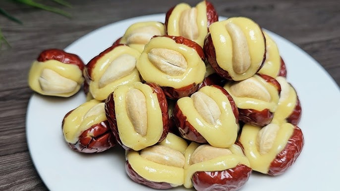 Shop sỉ kẹo Táo Đỏ Kẹp Sữa Lạc Đà Nhân Hạt Điều Paofu 300g Shop sỉ kẹo Táo Đỏ Kẹp Sữa Lạc Đà Nhân Hạt Điều Paofu 300g