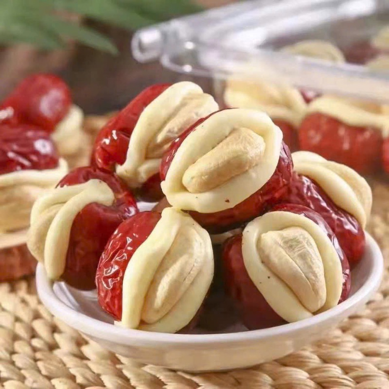 25693_vn-11134207-7ras8-m1denhlhcpy097_20241108180629-4.jpg Kẹo Táo Đỏ Kẹp Sữa Lạc Đà Nhân Hạt Điều Paofu 300g - 6971153692821