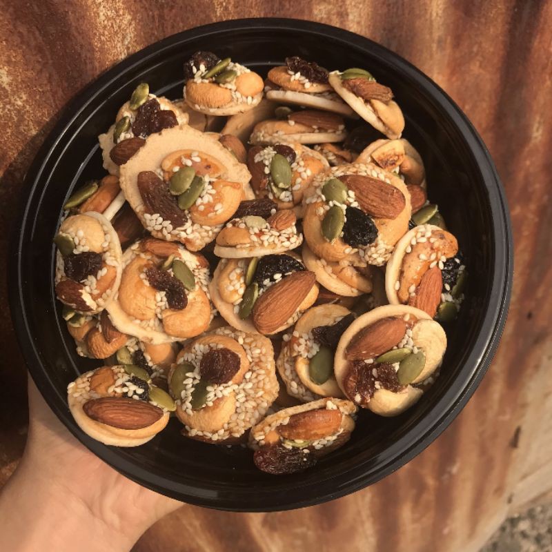 25708_044a36cd18372340cf5fedf86ca8a8d1_20241111153045-3.jpg Hộp Bánh Đồng Tiền Việt Quất Hộp Ovan 350G Hộp Quà Tết 2026 - BDTVQHO350