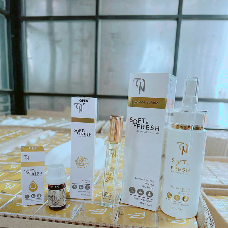 Kho sỉ dung Dịch Vệ Sinh Collagen X3 TN Đông Anh Soft & Fresh Collagen X3 120ml - Tặng 1 Xịt Thơm Body + 1 Nước Hoa Vùng Kín Kho sỉ dung Dịch Vệ Sinh Collagen X3 TN Đông Anh Soft & Fresh Collagen X3 120ml - Tặng 1 Xịt Thơm Body + 1 Nước Hoa Vùng Kín