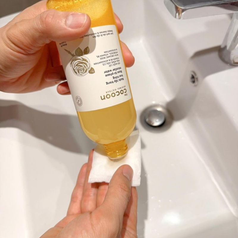 Shop sỉ nước Tẩy Trang Cocoon Hoa Hồng Cấp Ẩm Da Rose Bi-Phase Micellar Water 310ml Shop sỉ nước Tẩy Trang Cocoon Hoa Hồng Cấp Ẩm Da Rose Bi-Phase Micellar Water 310ml