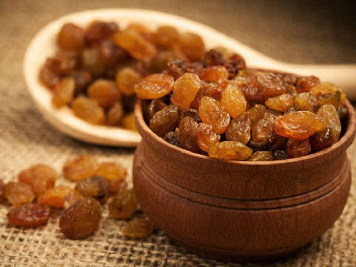 25762_cach-lam-mut-nho-kho-va-cach-lam-mut-nho-deo-ngot-thom-de-lam-cho-ngay-tet-4_20241114150414-3.jpg Hộp Nho Vàng Bát Giác 250G Hộp Quà Tết 2026 - NVSHBG250