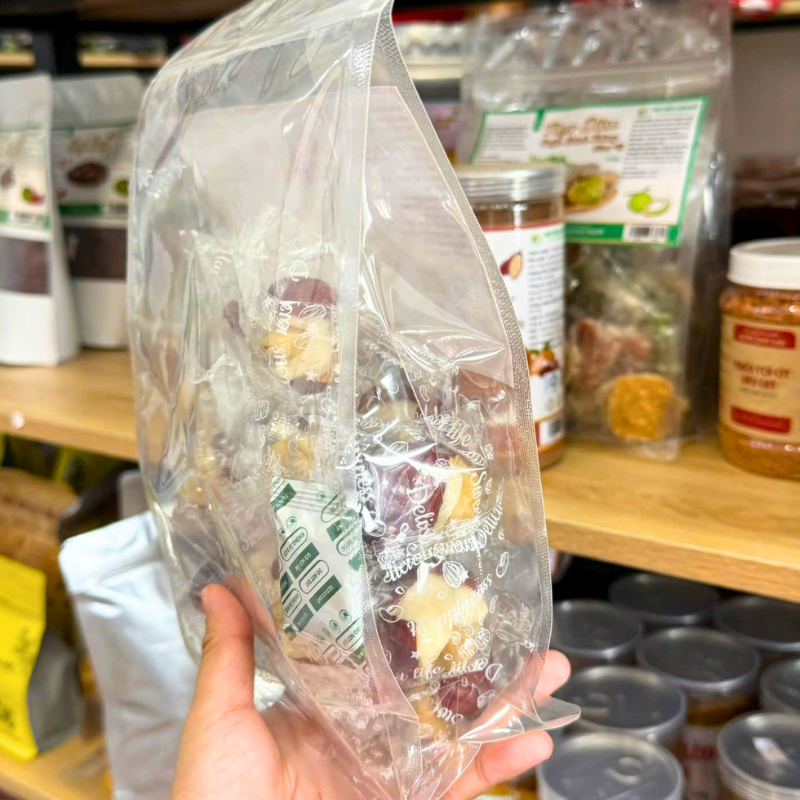 Táo Đỏ Kẹp Hạt Điều Túi Zip 300g Táo Đỏ Kẹp Hạt Điều Túi Zip 300g