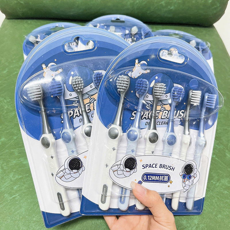 25927_z6219148431349-0516844e3a22a167c6d46f72d3e08f05_20250124174141-6.jpg Set 6 Bàn Chải Đánh Răng Cho Bé Phi Hành Gia - BCDRPHG