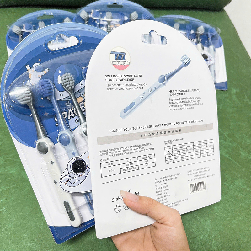 25927_z6219148440732-18cf7030b3be5e56d0226836b283eb63_20250124174139-6.jpg Set 6 Bàn Chải Đánh Răng Cho Bé Phi Hành Gia - BCDRPHG
