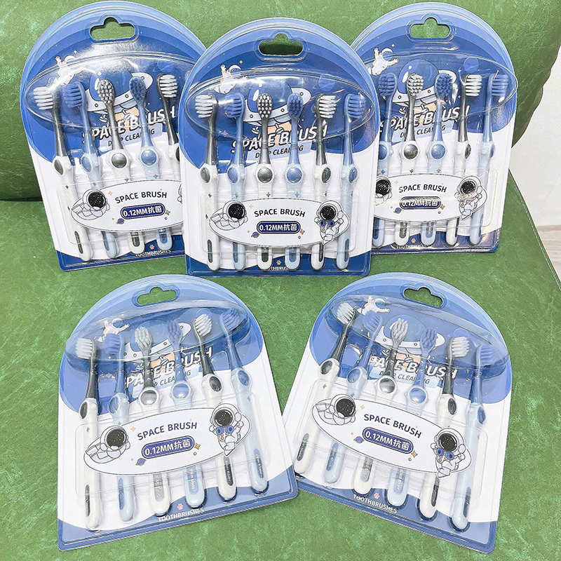25927_z6219148445571-c3a7bcc74b7dd5dd777b415b0a1b8eae_20250124174141-6.jpg Set 6 Bàn Chải Đánh Răng Cho Bé Phi Hành Gia - BCDRPHG