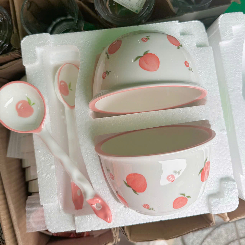 26053_z6242228061897-9f5faebdae705250be45ad4565bd8792_20250122161614-2.jpg Set 2 Chén Sứ Cao Cấp - Bát Họa Tiết Heo Hồng Dễ Thương Kèm Muỗng 6.4x11.4cm - CSCC01