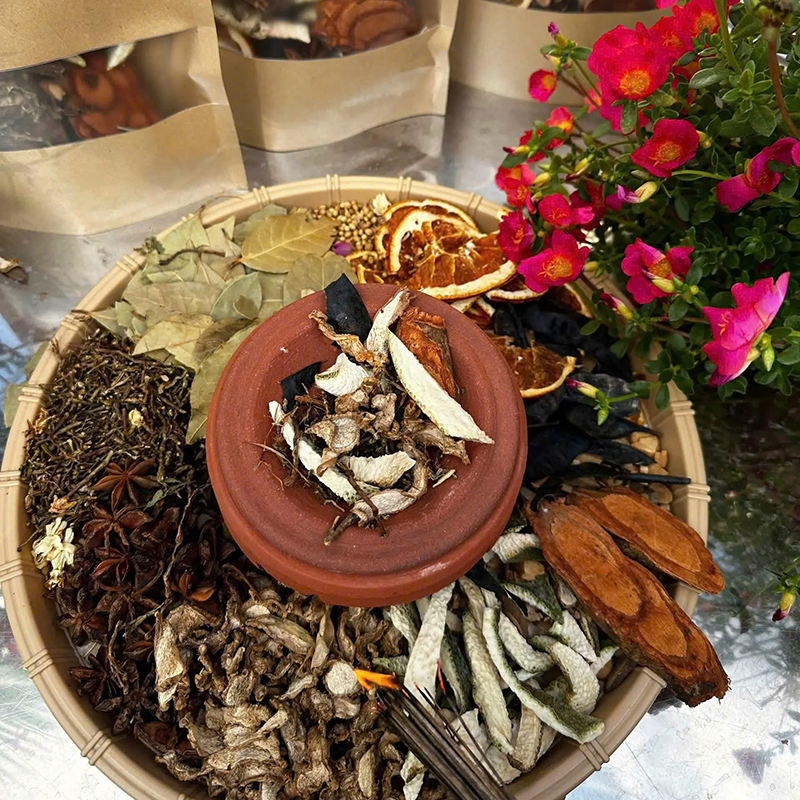 26076_z6251610752140-53e22769f2913e0e54e93176b59d42c7_20250125110729-3.jpg Gói Xông Nhà Giúp Chiêu Tài Lộc Đại Phát Gói 100gr - GXN02