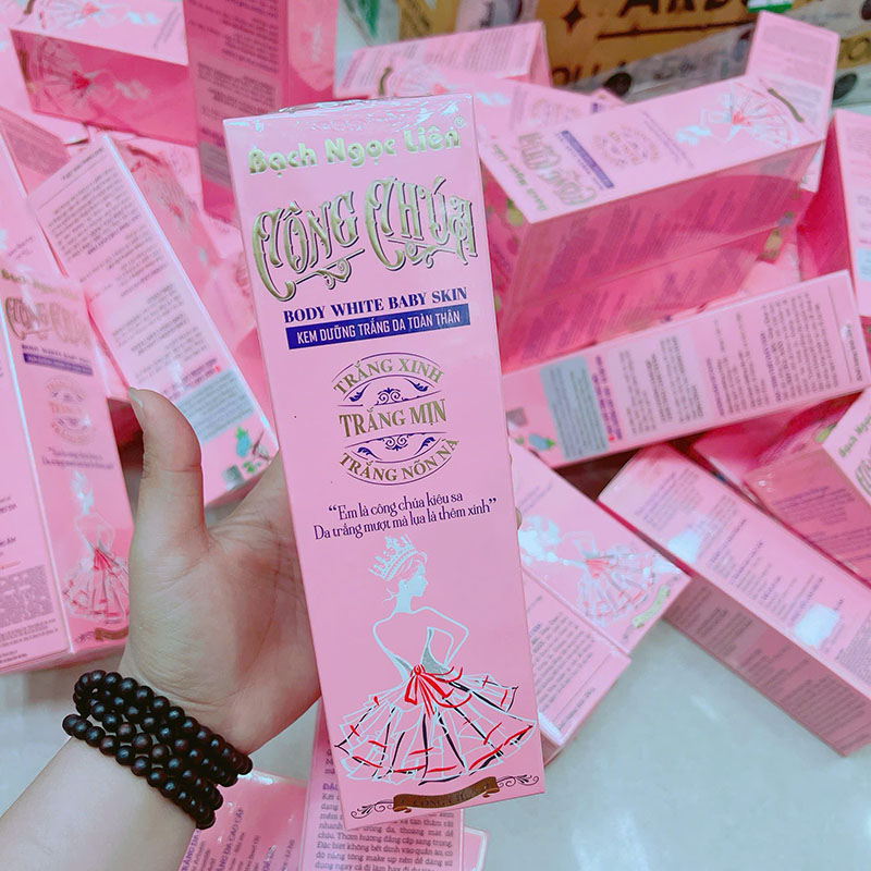 26135_z6347735673221-fa530916fccdccfa6a083653dc52313e_20250314153201-2.jpg Kem Dưỡng Thể Body White Baby Skin Công Chúa Bạch Ngọc Liên 250g - Hỗ Trợ Dưỡng Sáng Da - 8936079451264
