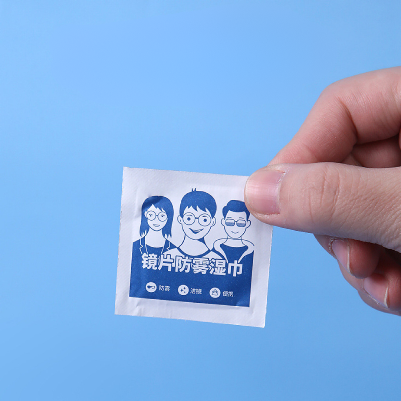 Hộp 100 Khăn Lau Kính Xanh - Hộp 12X16 Cm Hộp 100 Khăn Lau Kính Xanh - Hộp 12X16 Cm