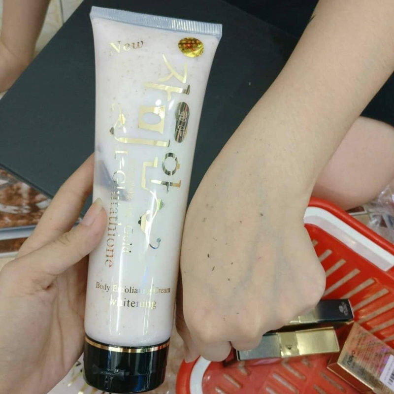 Tẩy Tế Bào Chết Body Hàn Quốc L-Gutathione Dạng Hạt 300g Tẩy Tế Bào Chết Body Hàn Quốc L-Gutathione Dạng Hạt 300g