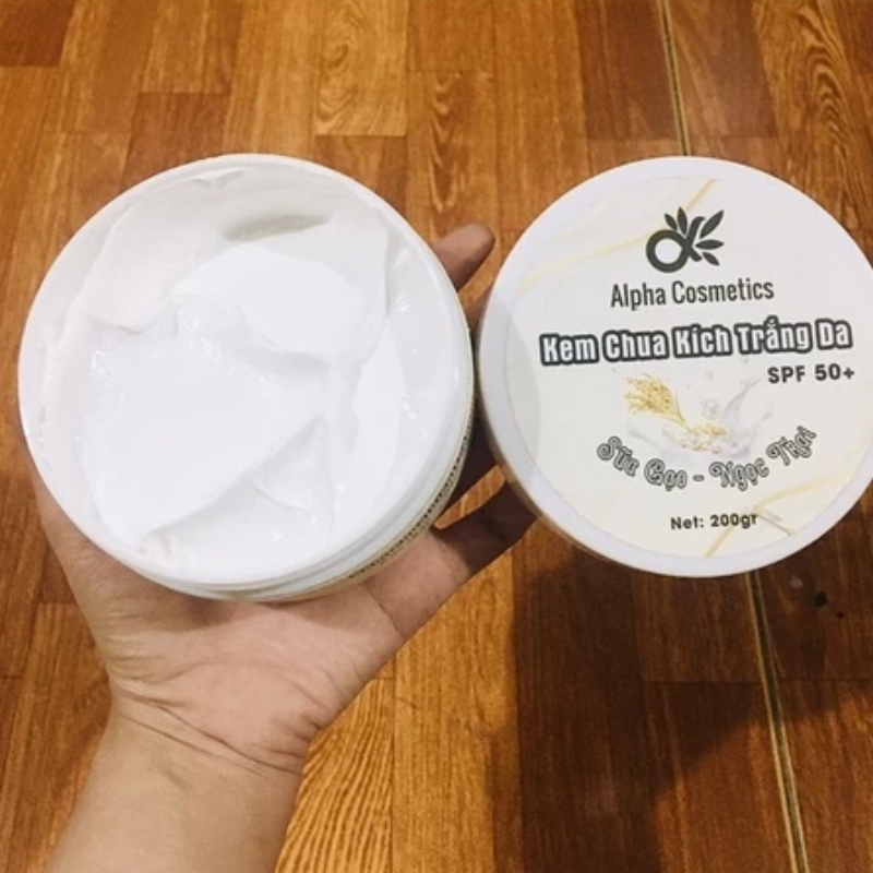 Kem Chua Kích Trắng Da Body Sữa Gạo Ngọc Trai Alpha Cosmetic 200g - Kem Cốt Trắng Da Body Kem Chua Kích Trắng Da Body Sữa Gạo Ngọc Trai Alpha Cosmetic 200g - Kem Cốt Trắng Da Body