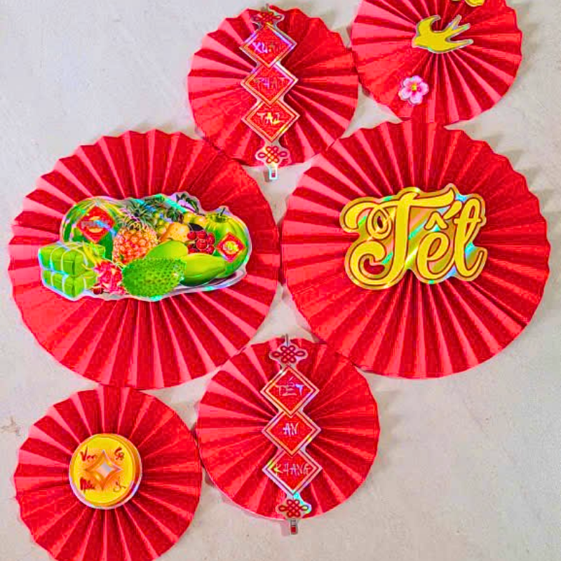 27418_50_20251125162902.png Set 6 Quạt Xếp Đỏ In Ép Kim Nhiều Chữ Trang Trí Tết (Nhiều Mẫu) - QXTT02