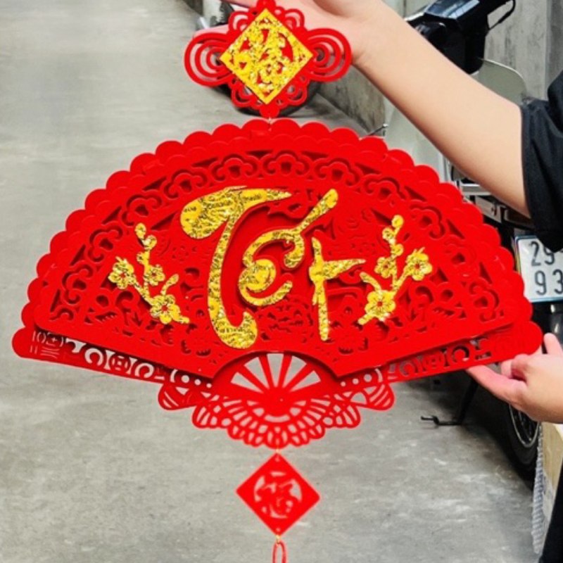 27442_181_20251126170601.png Cặp 2 Dây Treo Quạt Nhung Đỏ - Quạt Treo Trường Trang Trí Tết - QXTT05
