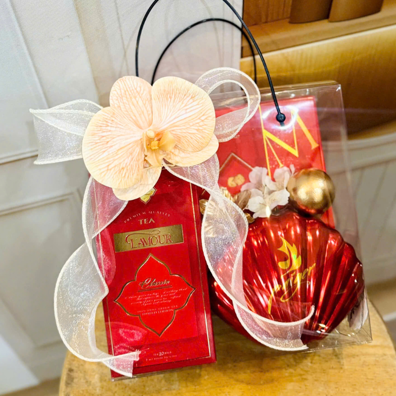 27456_17_20251127120605.png Giỏ Quà Tết Trong Suốt - Quà Tặng Tết Sang Trọng - Quà Trang Trí Tết - QTTT03