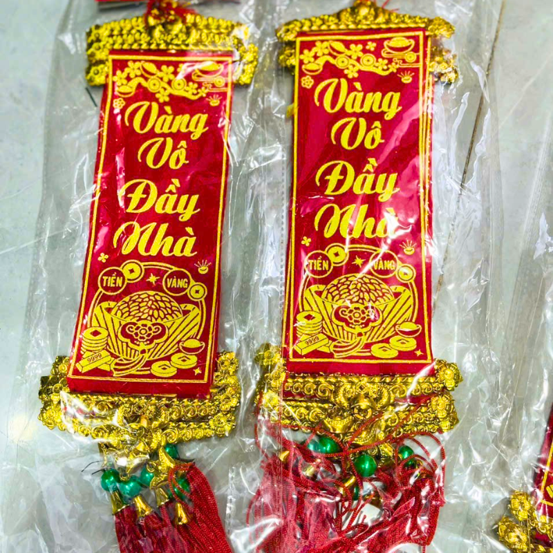 27599_262_20251211102940.png Set 5 Liễn Nhung Đỏ Trang Trí Tết - Liễn Câu Đối Đỏ Nhung Treo Cây Size Vừa - TLN15