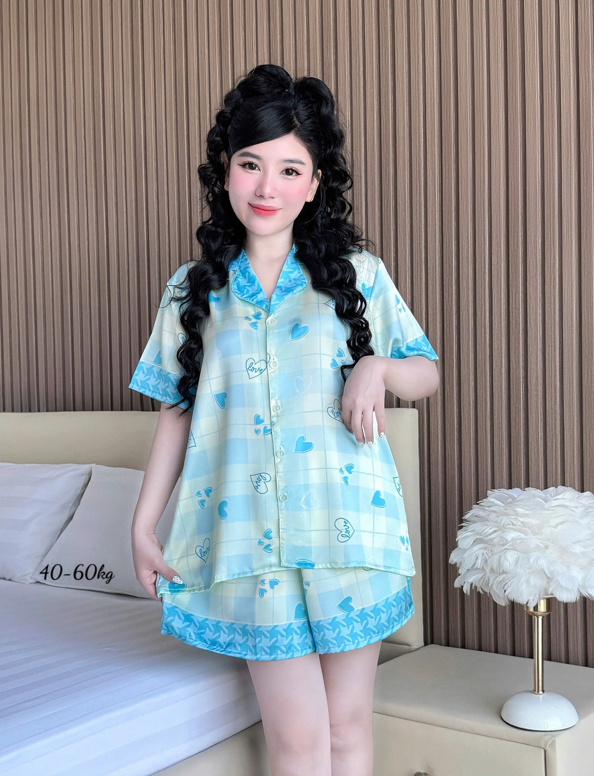 27664_z7332590623196-c05134353bf68bc279b153e4261442ba_20251216144631.png Đồ Bộ Ngủ Nữ Họa Tiết Đơn Giản Mặc Mát Thoải Mái Size Thường 40–60kg - DBO5198