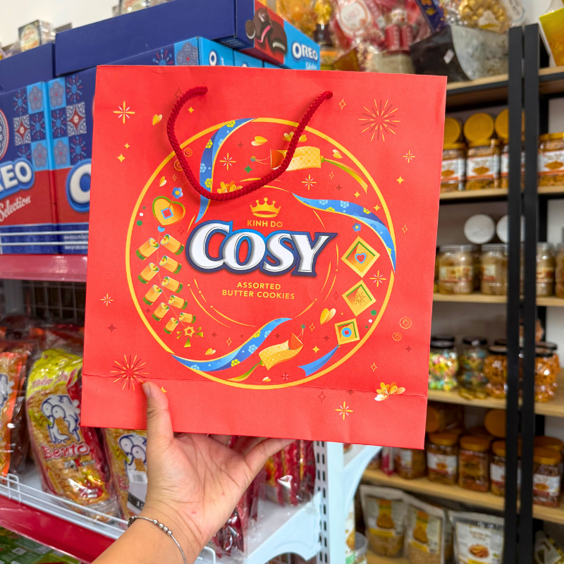 Shop sỉ bánh Cosy Kinh Đô - Bánh Quy Bơ Thập Cẩm Socola 520g - (Kèm Túi) Shop sỉ bánh Cosy Kinh Đô - Bánh Quy Bơ Thập Cẩm Socola 520g - (Kèm Túi)