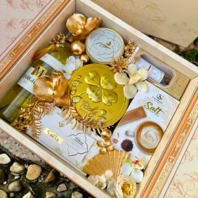 Hộp Quà Tết - Hộp Bánh Cứng Cổ Điển Có Rượu Phối Màu Vàng Sang Trọng - Quà Trang Trí Tết - QTTT60