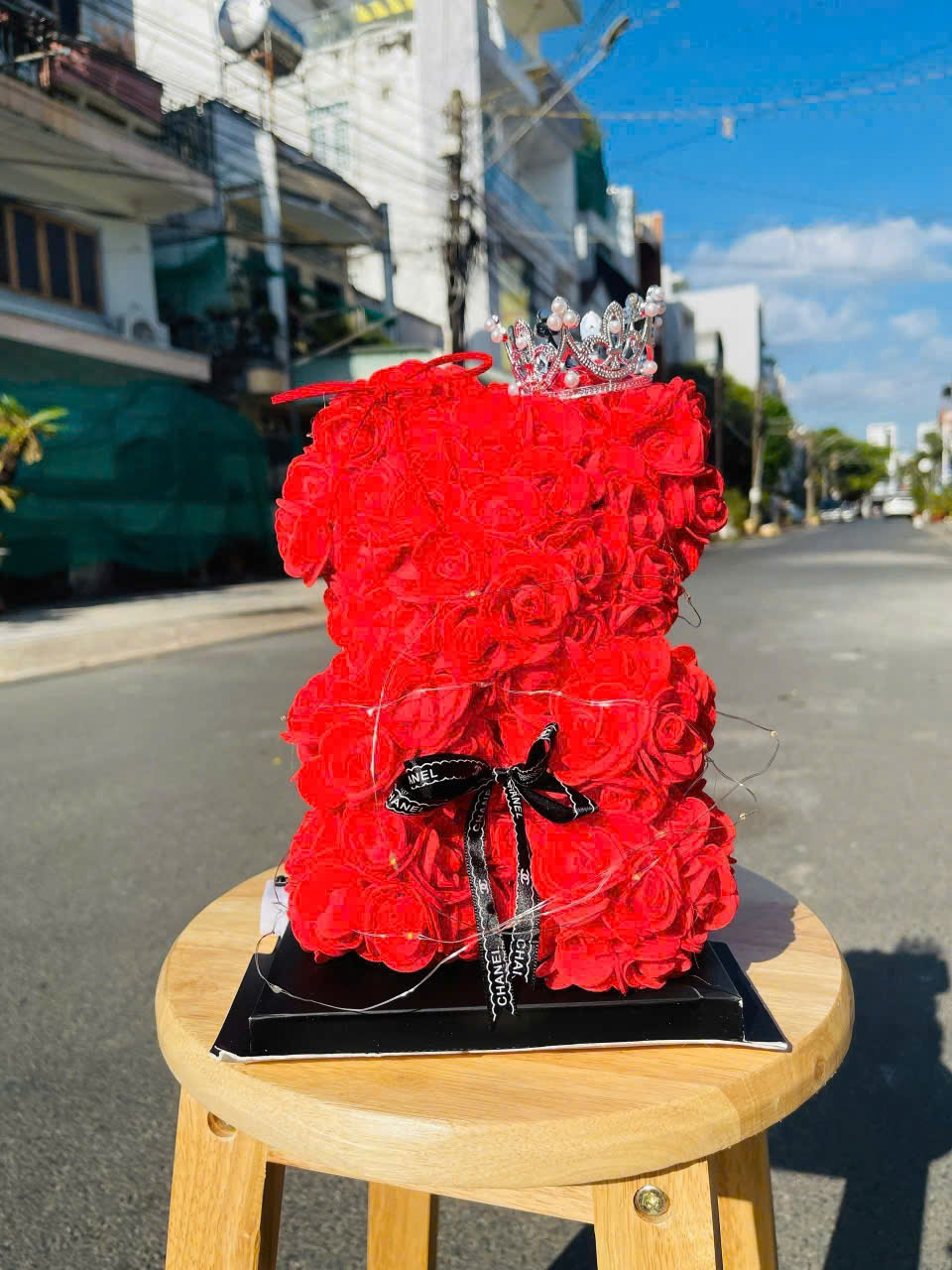 28526_z7575937728277-f5985314801d65d3b09b68e7e3130c61_20260301162915.png Hộp Quà Tặng Hoa Hồng Gấu Nhân Tạo - GHH01