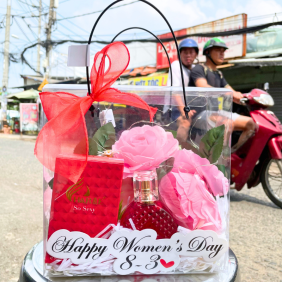 Set Quà Tặng Nước Hoa Nữ Charme So Sexy 50ml - Túi Trong Vuông Có Đèn Đom Đóm Lót Giấy Rơm Thắt Nơ Xinh Xắn Nhiều Màu - SETQUACHARME38