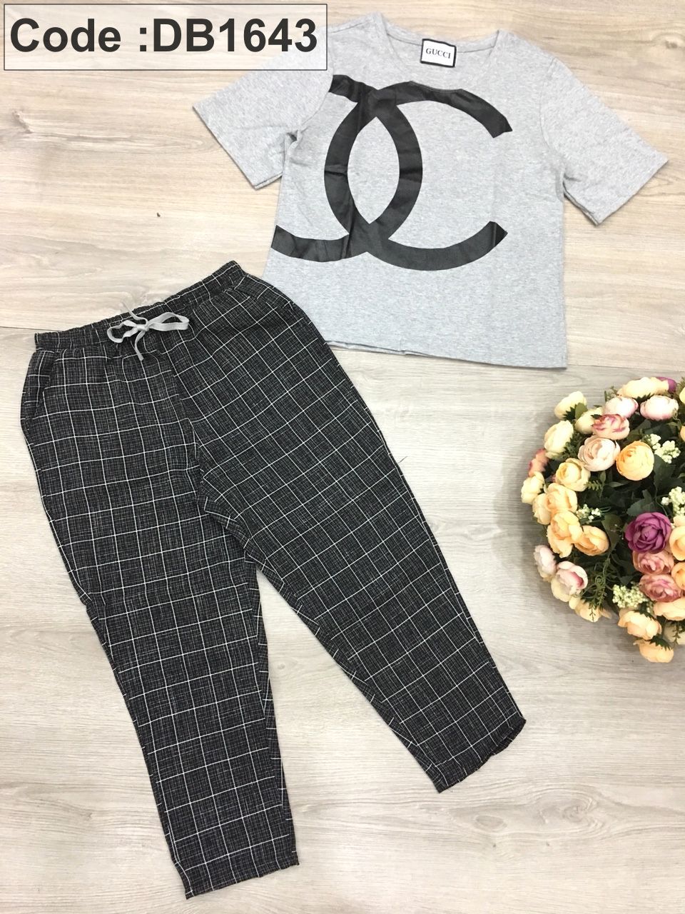 Bộ quần lỡ kaki phối áo thun logo X