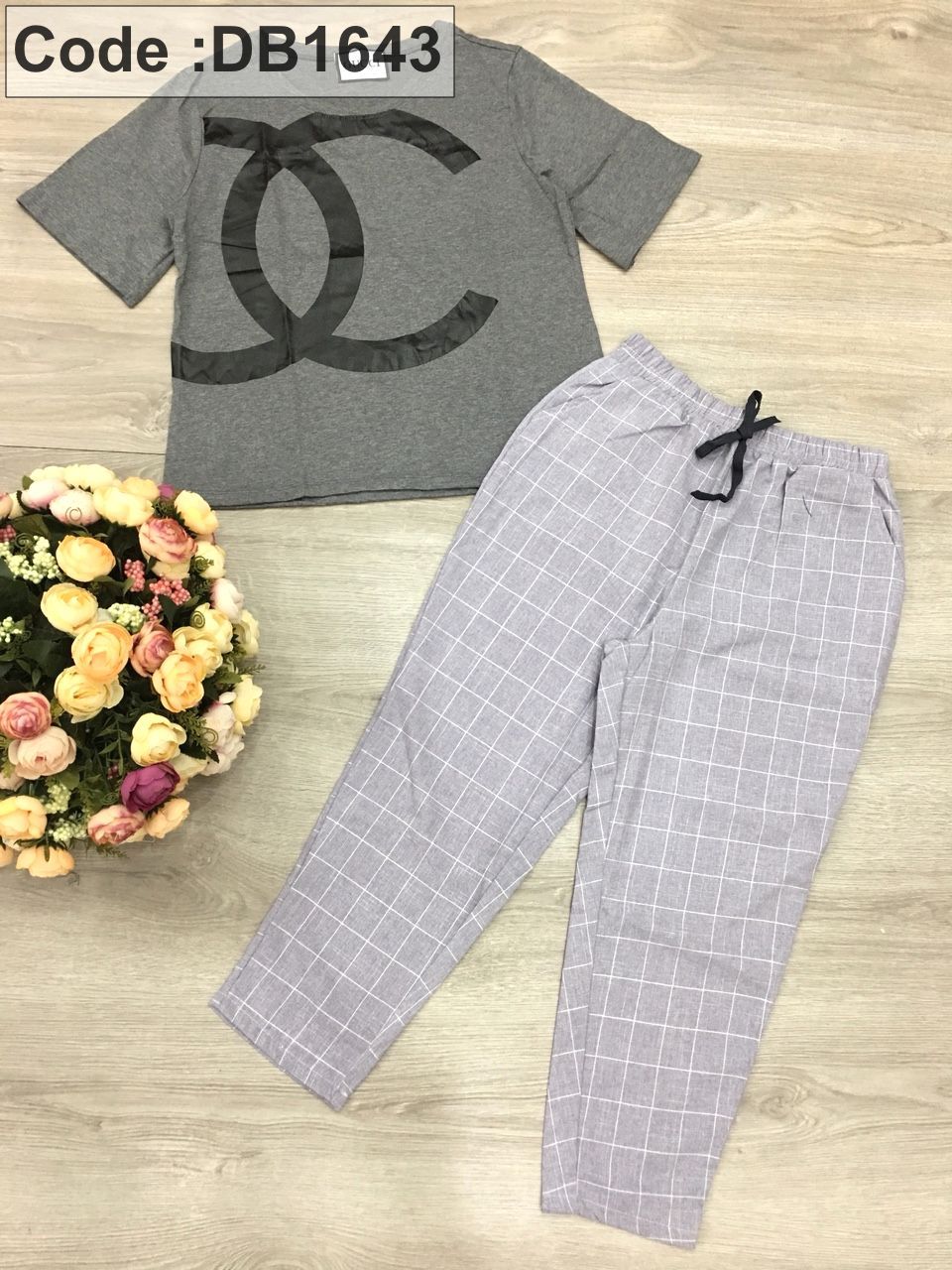 Bộ quần lỡ kaki phối áo thun logo X