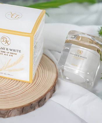 Kem Dakami K-White SPF 50+ PA+++ giúp làm mờ các vết nám tàn nhang  đốm nâu và sắc tố đen trên da