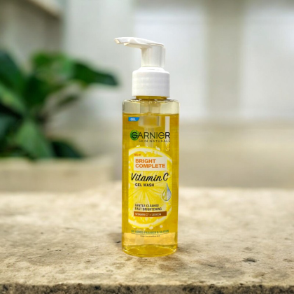 Gel Rửa Mặt Vitamin C Sạch Sâu Dịu Nhẹ Sáng Da Garnier Skin Naturals Bright Complete Vitamin C Gel Wash 120ml