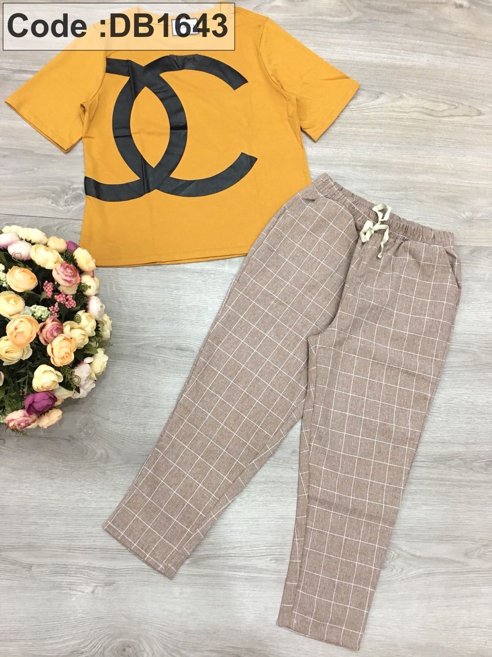 Bộ quần lỡ kaki phối áo thun logo X