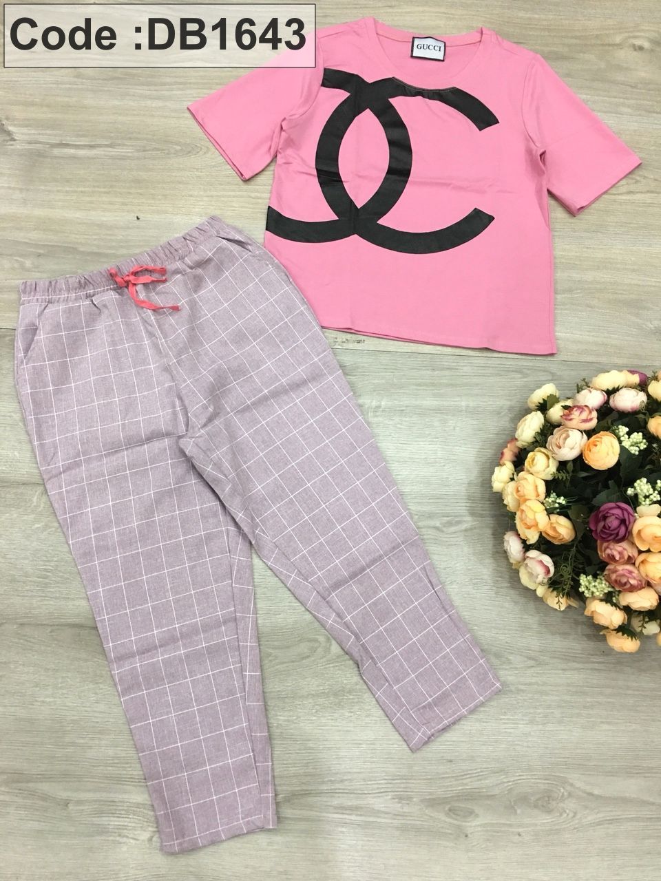 Bộ quần lỡ kaki phối áo thun logo X