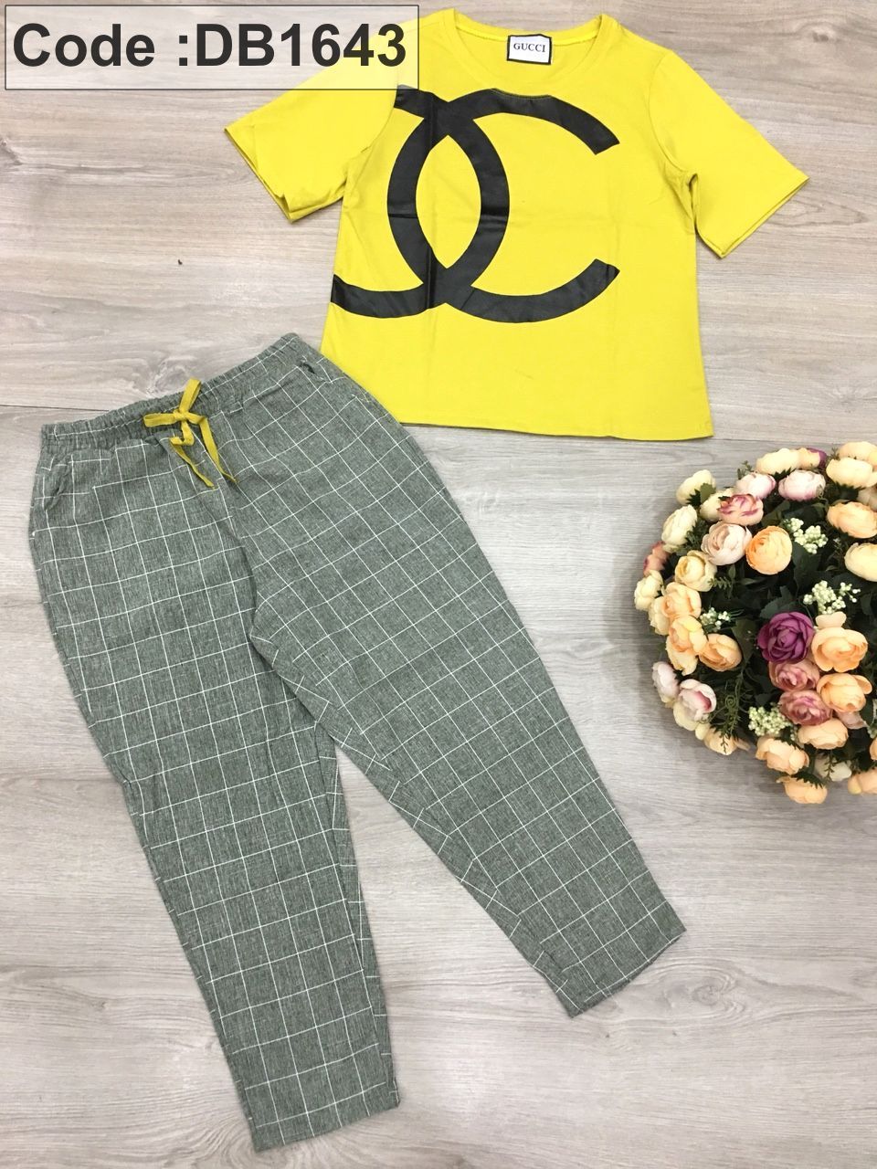 Bộ quần lỡ kaki phối áo thun logo X