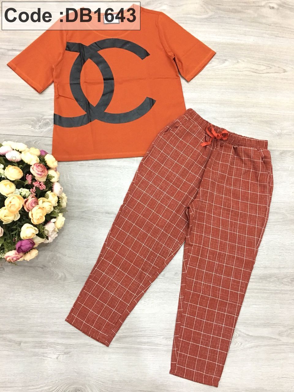 Bộ quần lỡ kaki phối áo thun logo X
