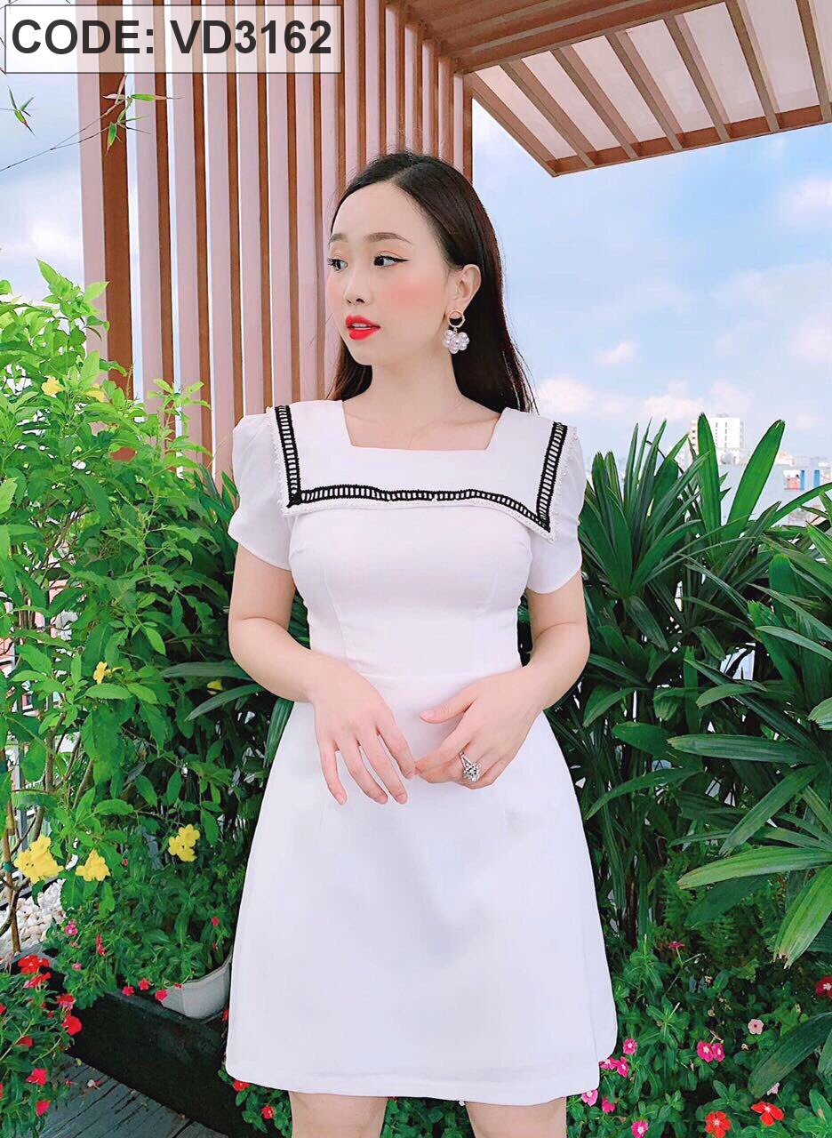 Đầm đen dáng a họa tiết hoa trắng cổ xoắn HL25-30 | Thời trang công sở K&K  Fashion
