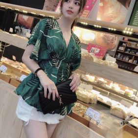 Địa chỉ sỉ áo họa tiết lá cây form rộng