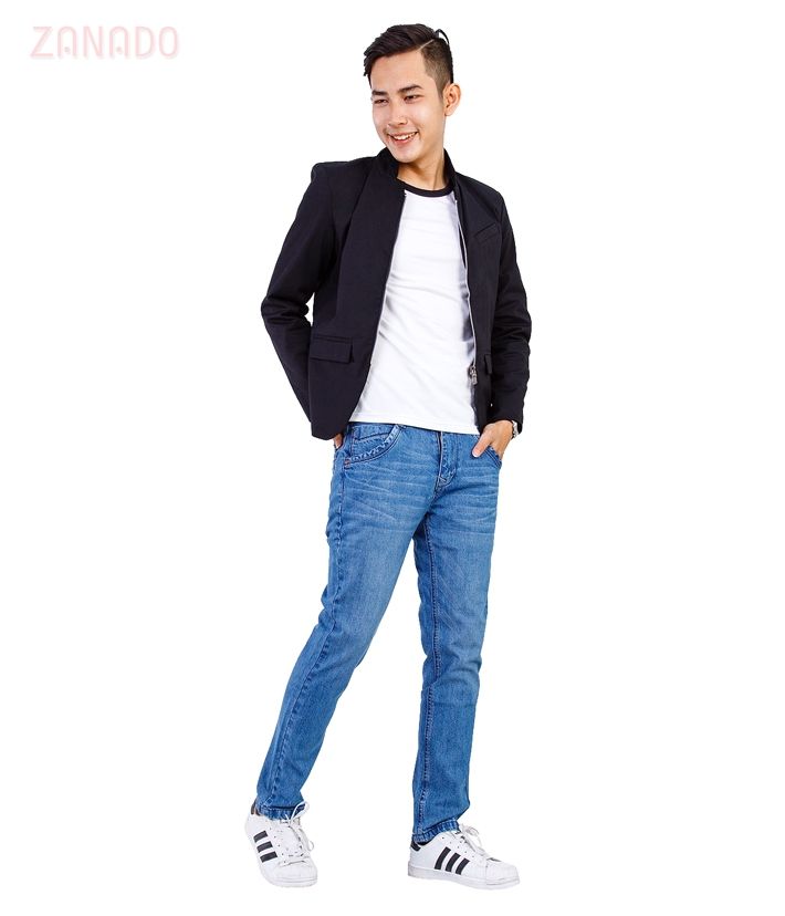 Bên cạnh phối áo khoác nam giả vest kaki với các loại áo, bạn có thể sử dụng quần jean cũng là sự lựa chọn hoàn hảo