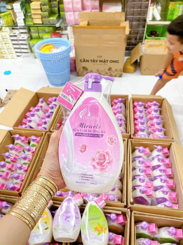 Sữa tắm nước hoa Charme Miracle 1000ml cho nữ chính hãng