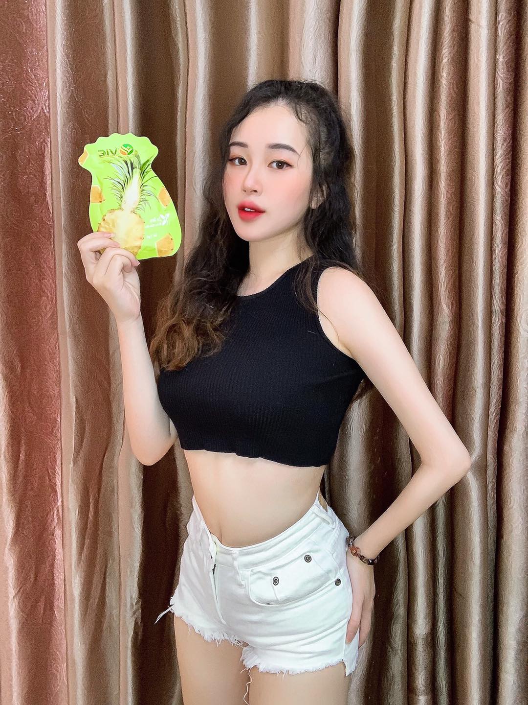 Tự tin khoe dáng cùng kẹo dứa VIC